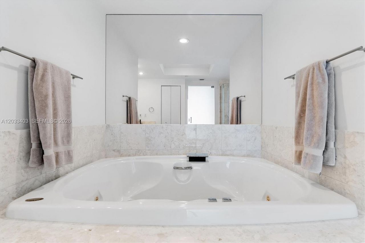 1331 Brickell Bay Dr , Unit 1409, Miami, FL 33131 Photo
