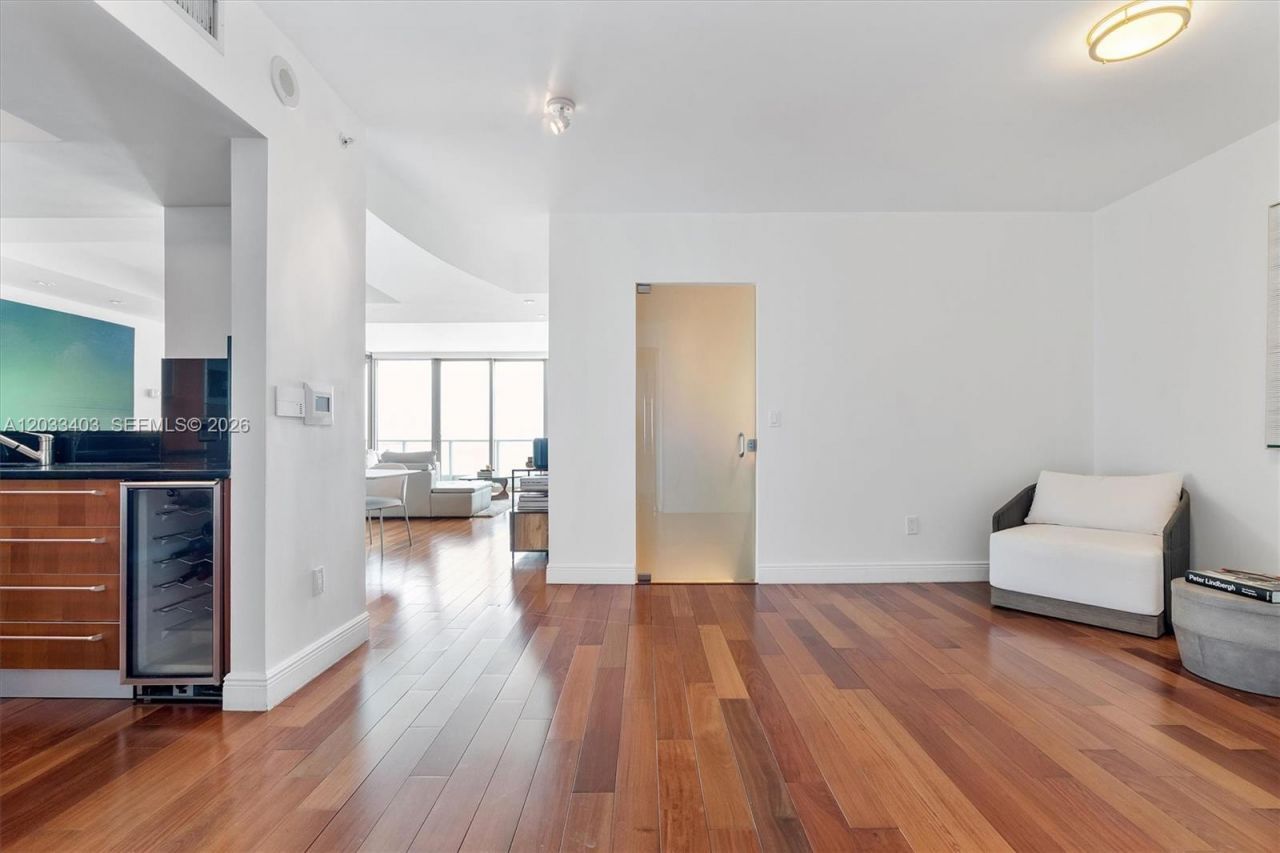 1331 Brickell Bay Dr , Unit 1409, Miami, FL 33131 Photo