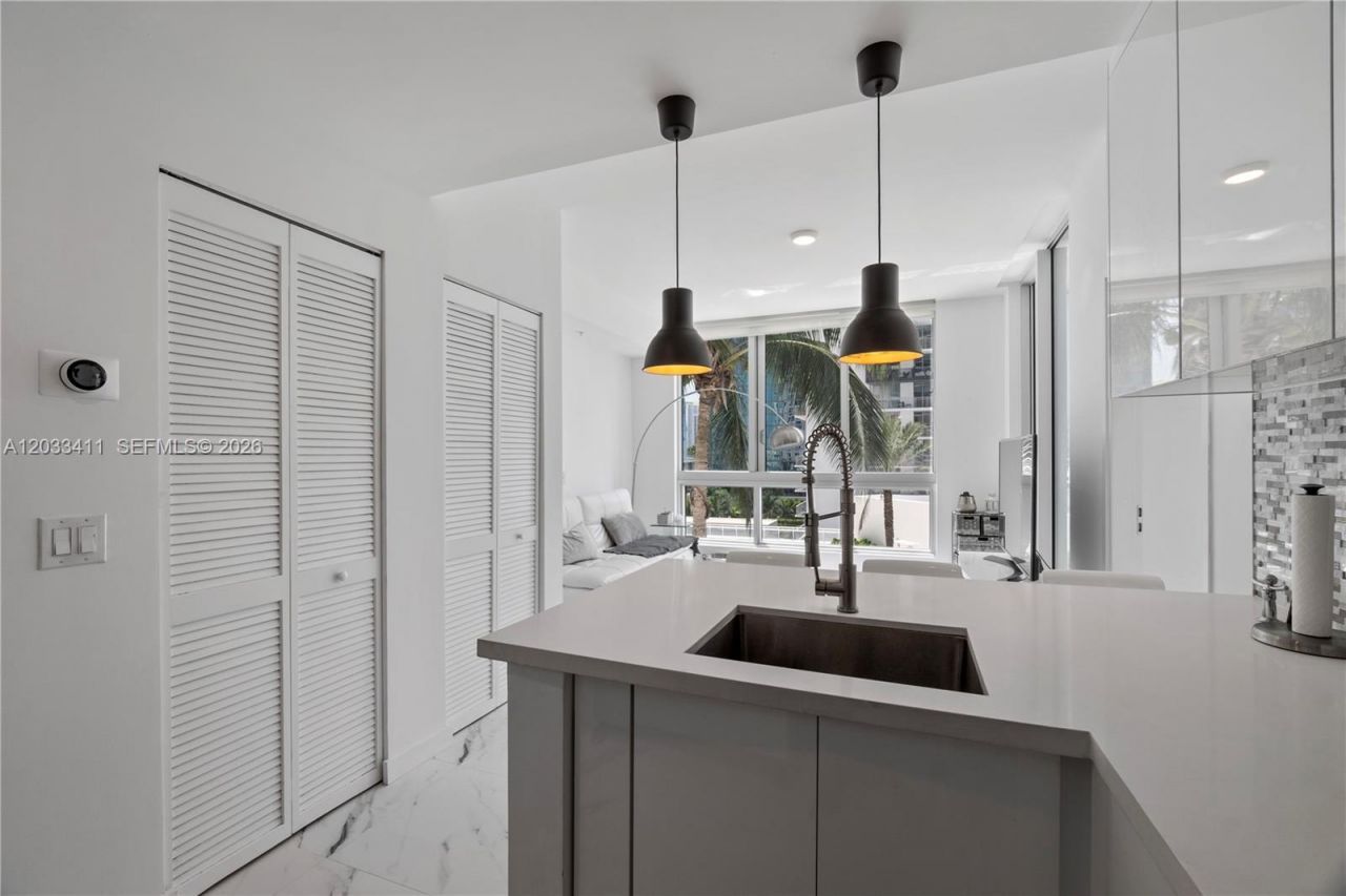 300 S Biscayne Blvd , Unit T-1411, Miami, FL 33131 Photo