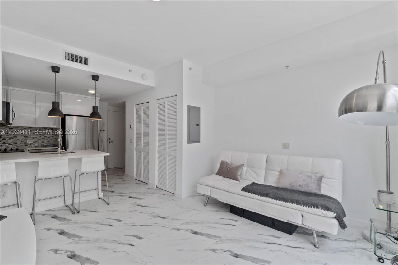 300 S Biscayne Blvd , Unit T-1411, Miami, FL 33131 Photo