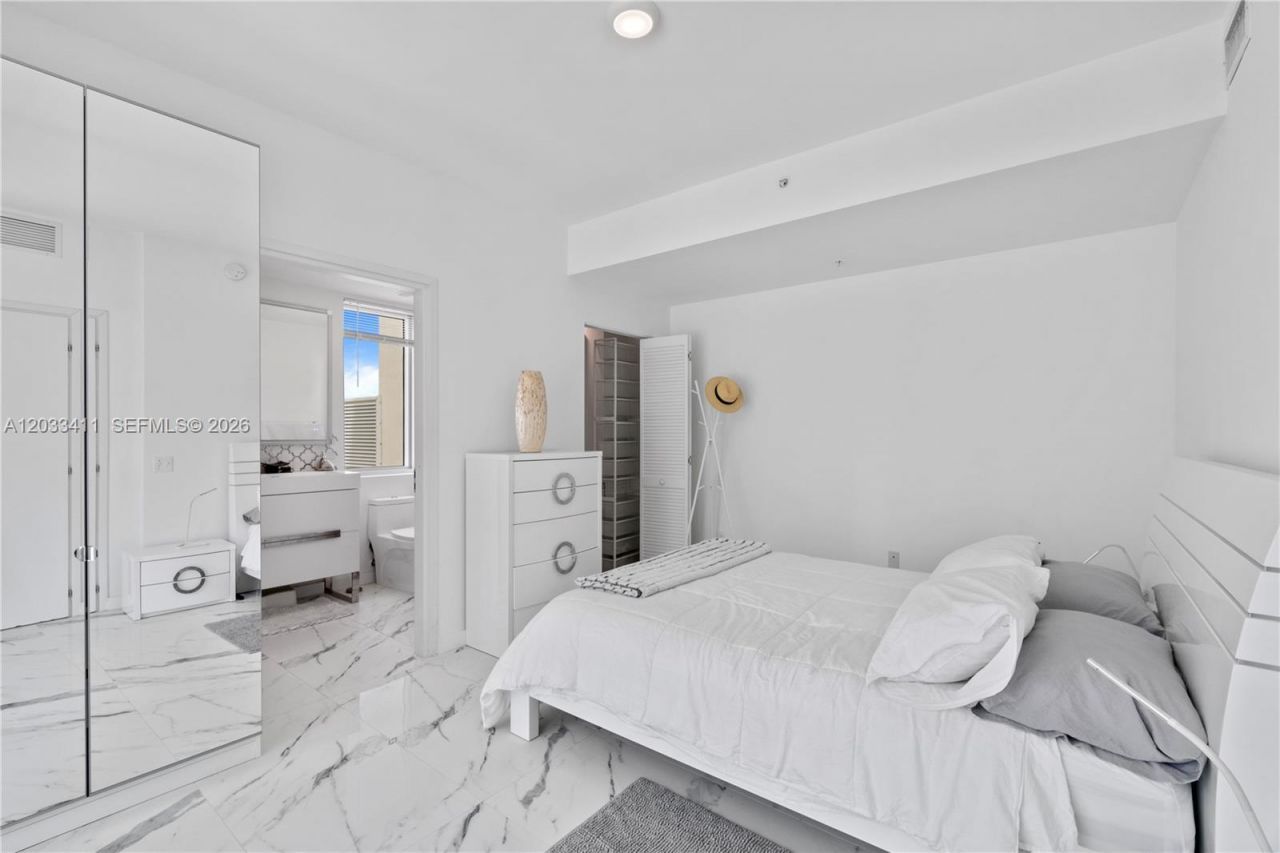 300 S Biscayne Blvd , Unit T-1411, Miami, FL 33131 Photo