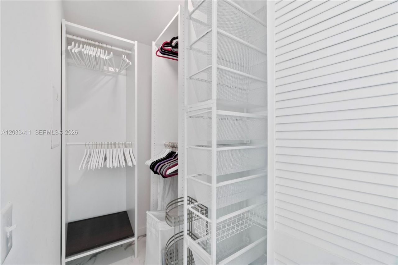 300 S Biscayne Blvd , Unit T-1411, Miami, FL 33131 Photo