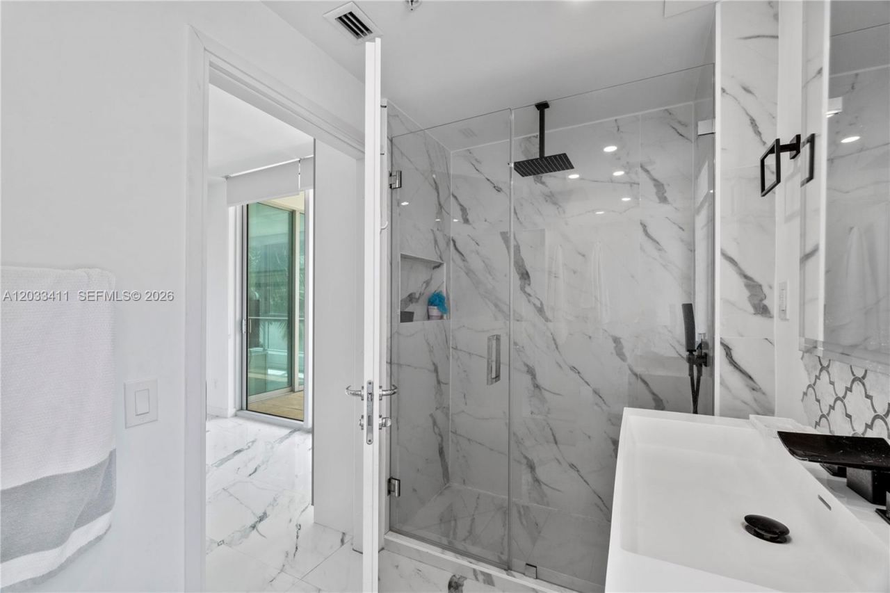 300 S Biscayne Blvd , Unit T-1411, Miami, FL 33131 Photo