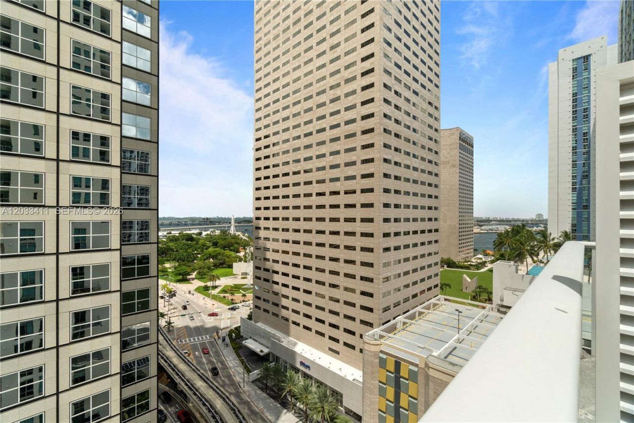 300 S Biscayne Blvd , Unit T-1411, Miami, FL 33131 Photo