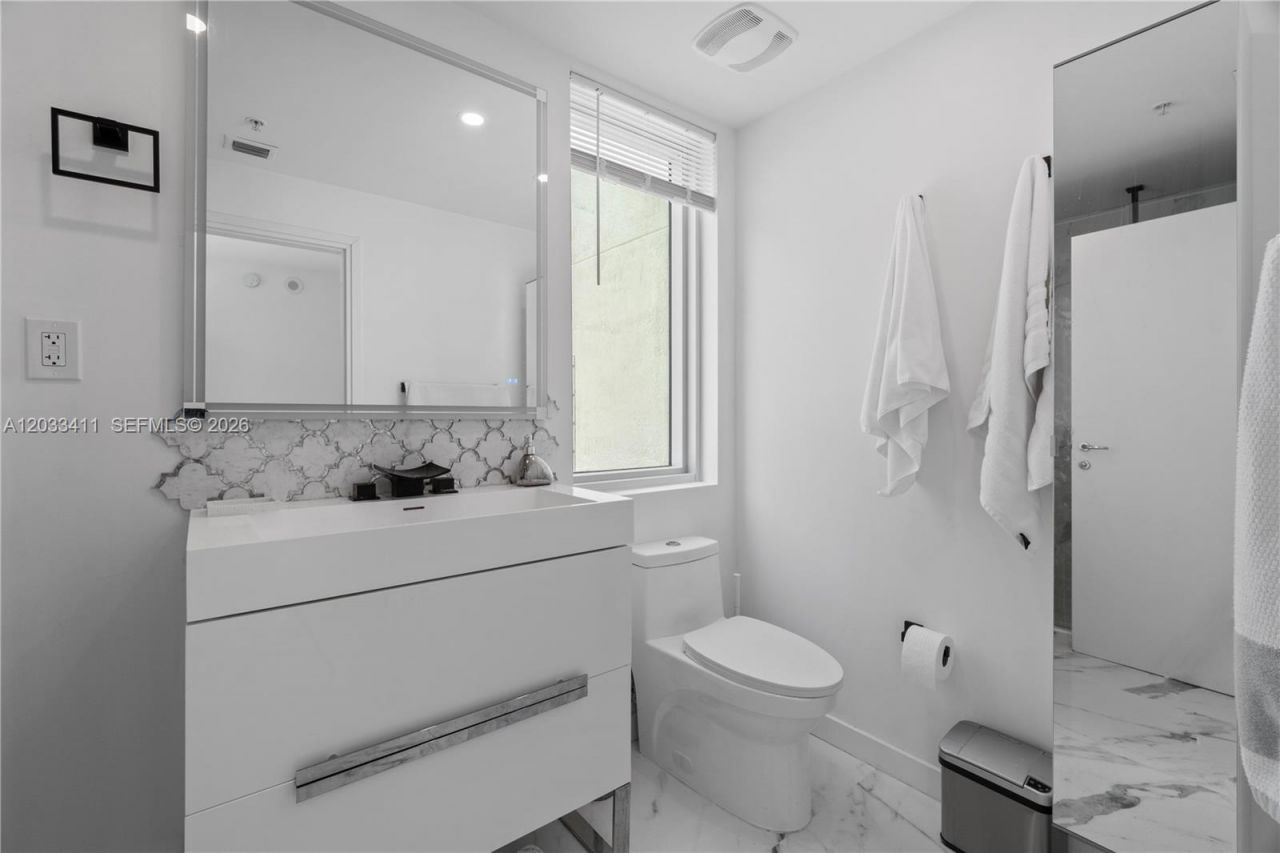 300 S Biscayne Blvd , Unit T-1411, Miami, FL 33131 Photo