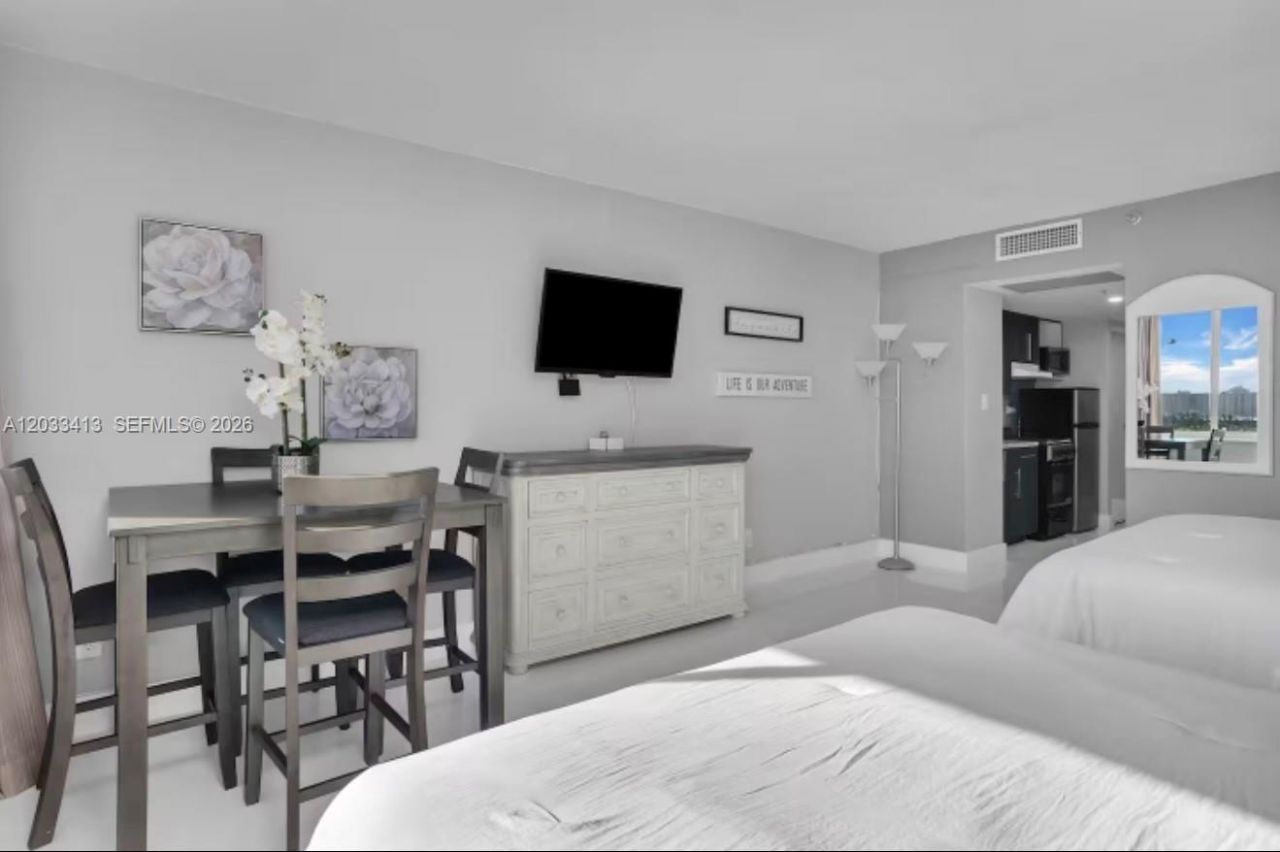 19201 Collins Ave , Unit 440, Sunny Isles Beach, FL 33160 Photo