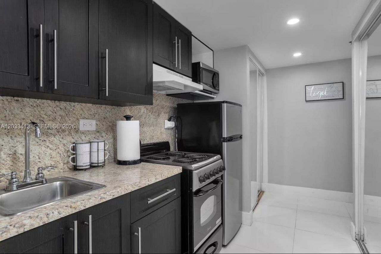 19201 Collins Ave , Unit 440, Sunny Isles Beach, FL 33160 Photo