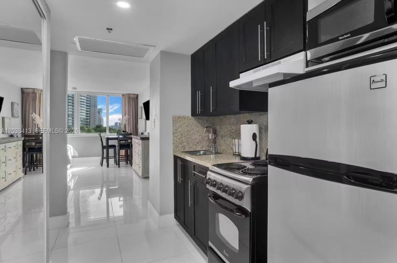 19201 Collins Ave , Unit 440, Sunny Isles Beach, FL 33160 Photo
