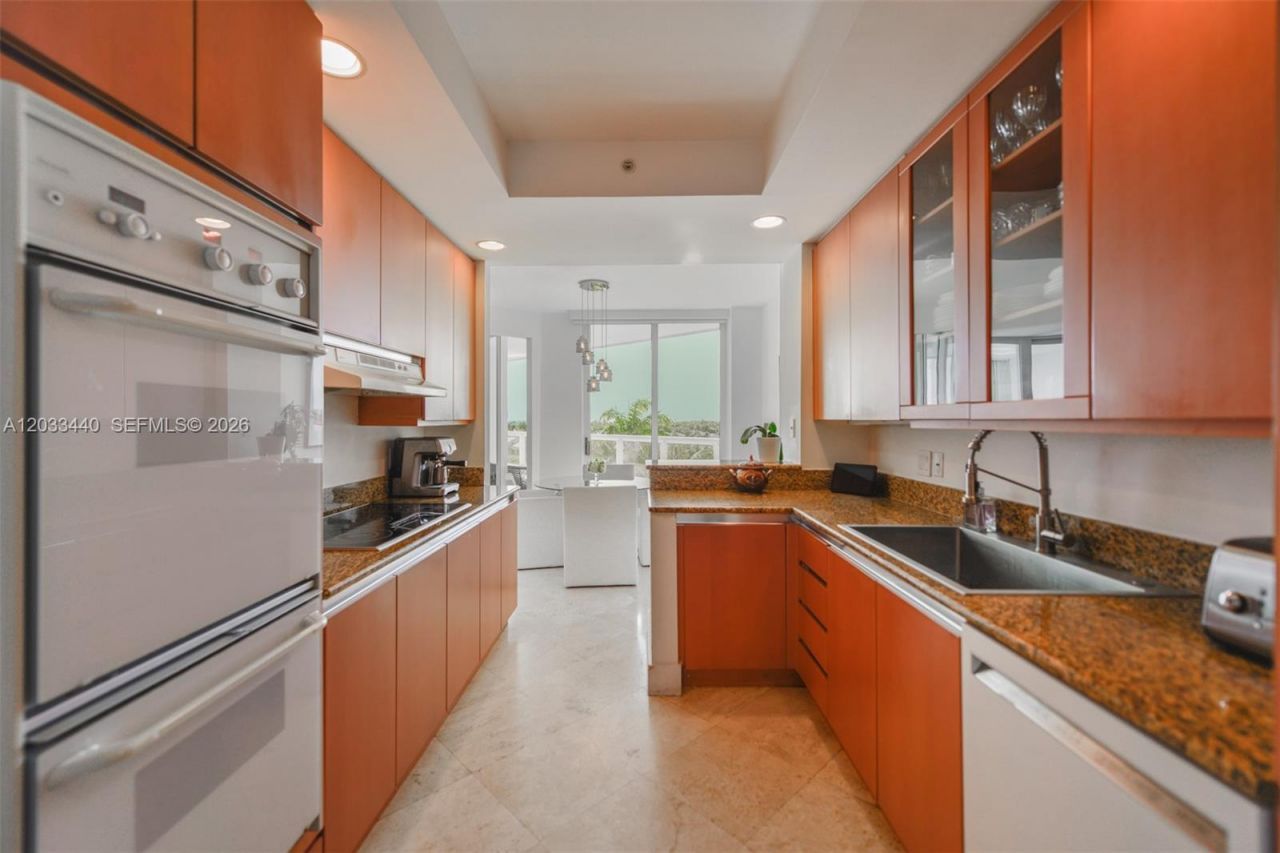 21050 Point Pl , Unit 702, Aventura, FL 33180 Photo