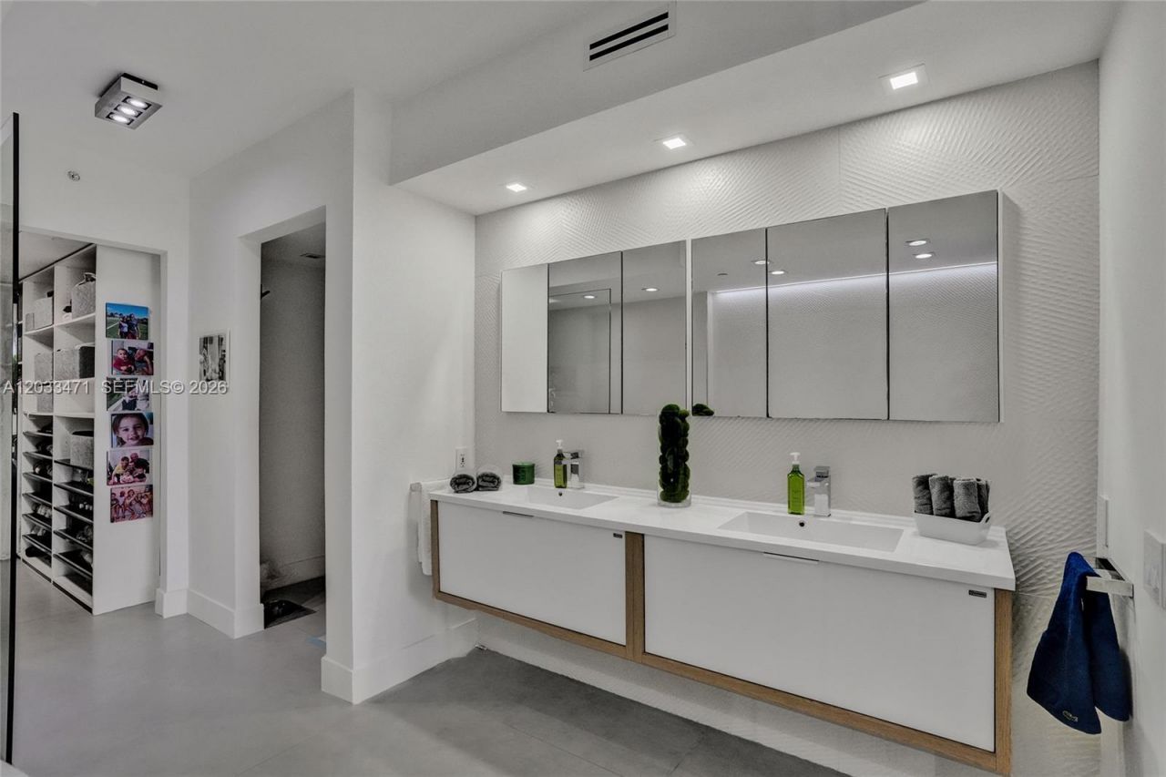 19111 Collins Ave , Unit 102, Sunny Isles Beach, FL 33160 Photo