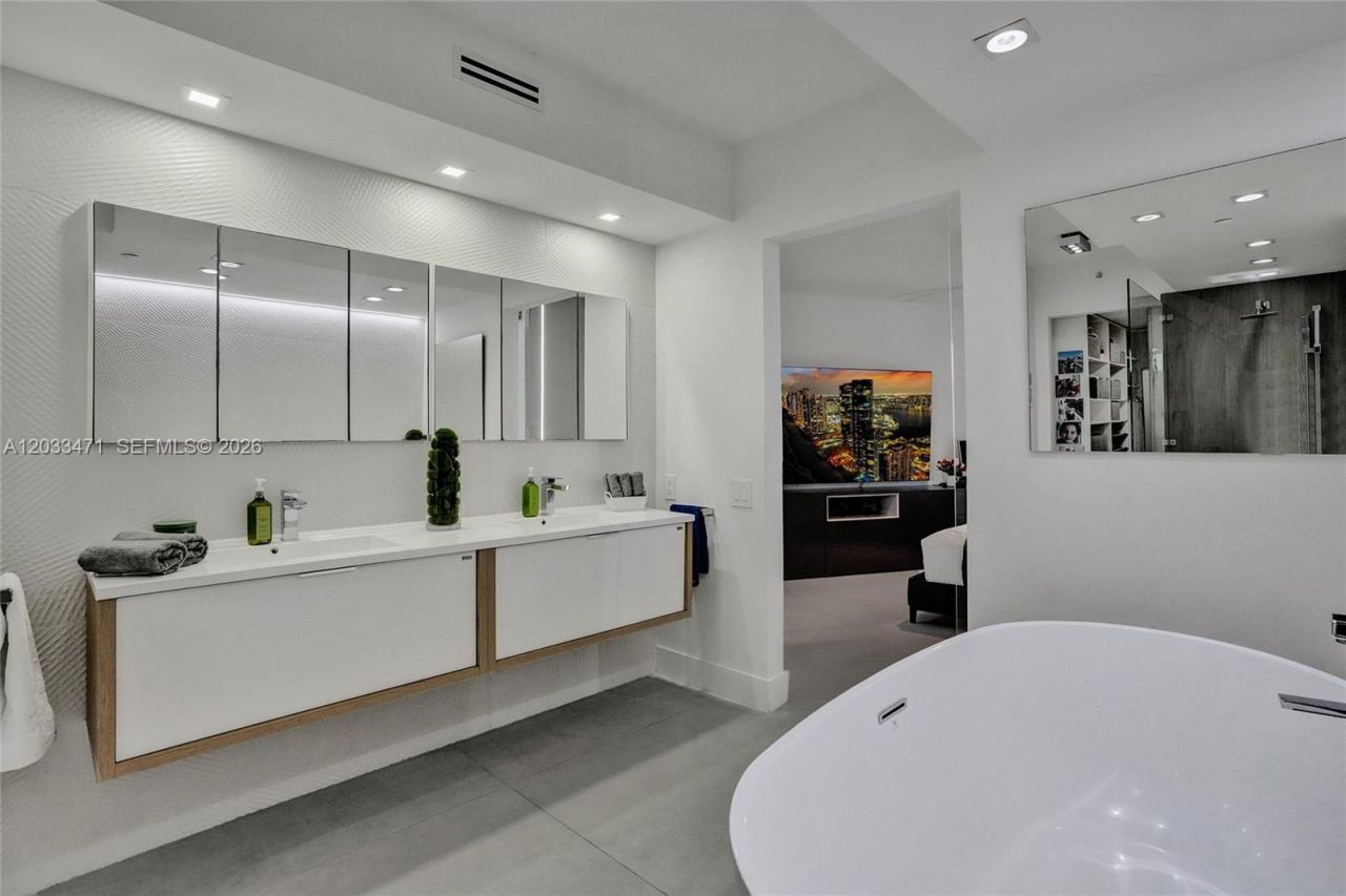 19111 Collins Ave , Unit 102, Sunny Isles Beach, FL 33160 Photo