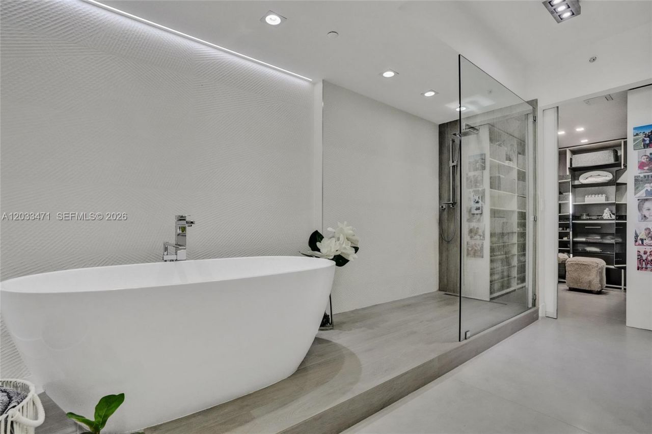19111 Collins Ave , Unit 102, Sunny Isles Beach, FL 33160 Photo