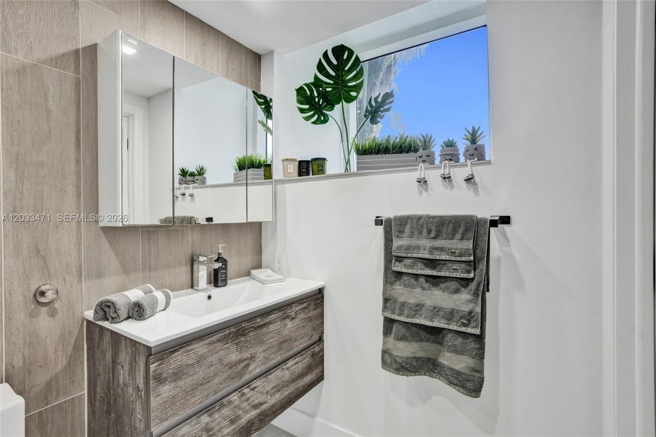 19111 Collins Ave , Unit 102, Sunny Isles Beach, FL 33160 Photo
