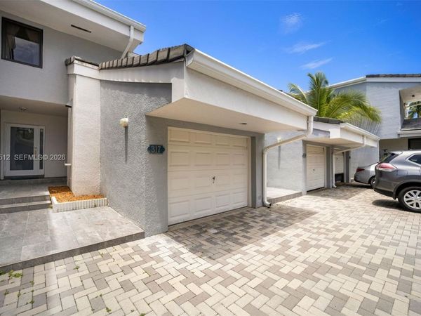 317 Poinciana Dr , Unit 807, Sunny Isles Beach, FL 33160