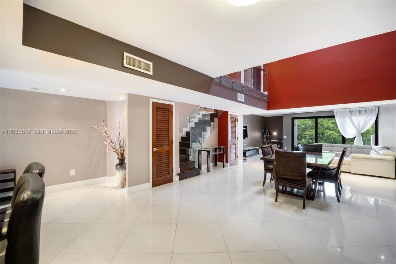 317 Poinciana Dr , Unit 807, Sunny Isles Beach, FL 33160 Photo