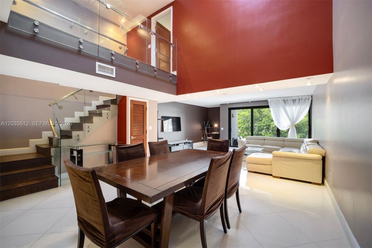 317 Poinciana Dr , Unit 807, Sunny Isles Beach, FL 33160 Photo