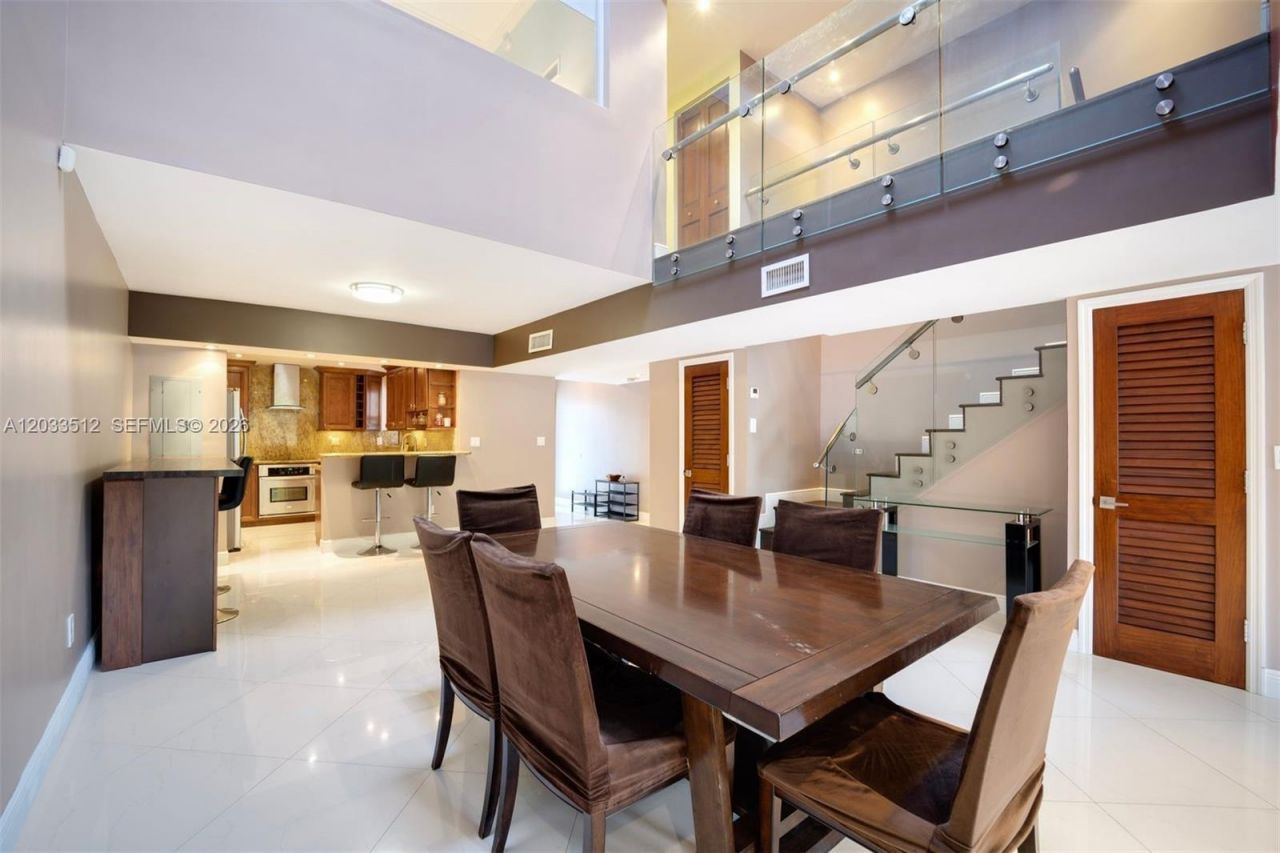 317 Poinciana Dr , Unit 807, Sunny Isles Beach, FL 33160 Photo