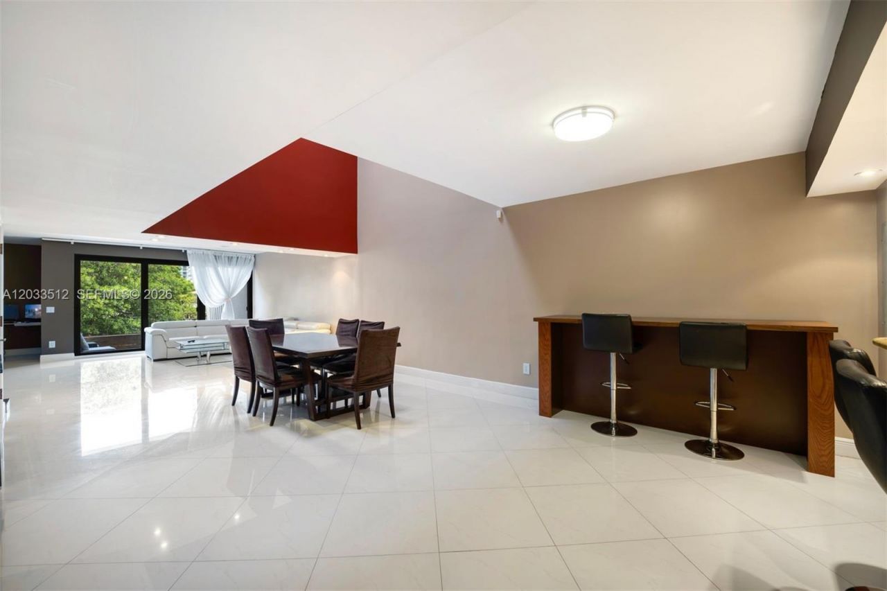 317 Poinciana Dr , Unit 807, Sunny Isles Beach, FL 33160 Photo