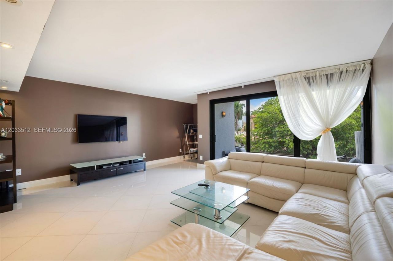 317 Poinciana Dr , Unit 807, Sunny Isles Beach, FL 33160 Photo