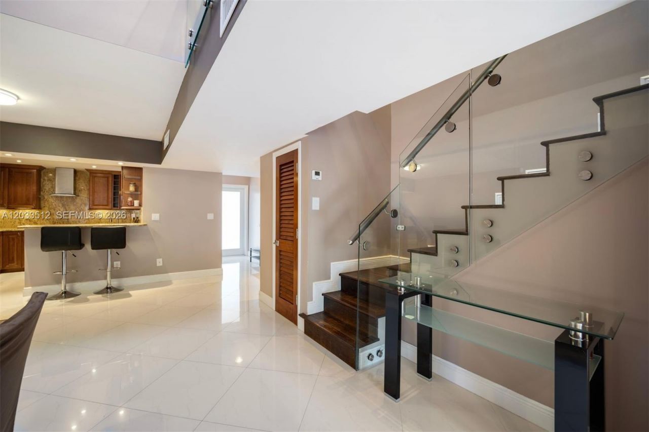 317 Poinciana Dr , Unit 807, Sunny Isles Beach, FL 33160 Photo