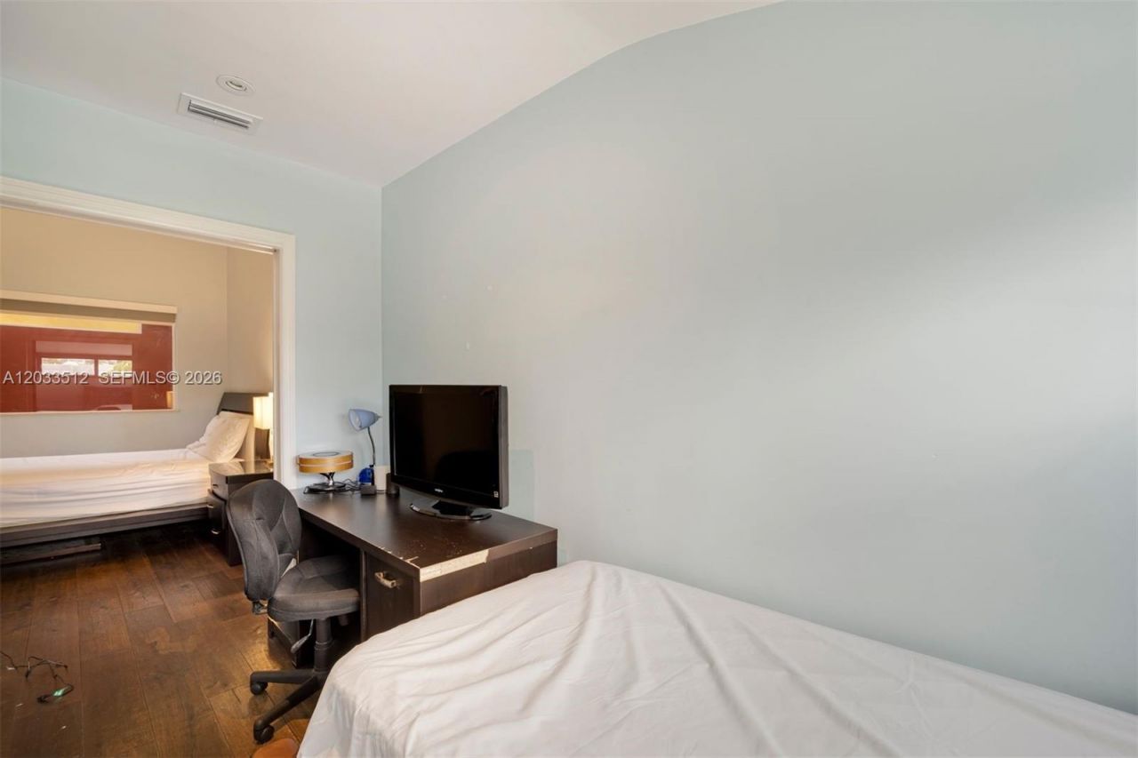 317 Poinciana Dr , Unit 807, Sunny Isles Beach, FL 33160 Photo