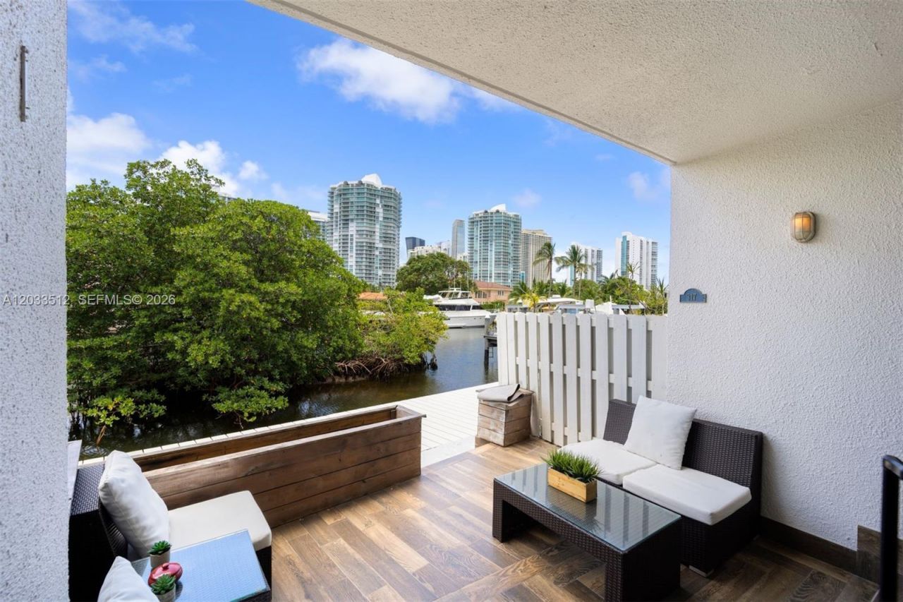 317 Poinciana Dr , Unit 807, Sunny Isles Beach, FL 33160 Photo