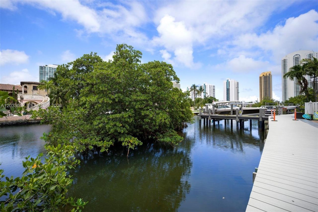 317 Poinciana Dr , Unit 807, Sunny Isles Beach, FL 33160 Photo