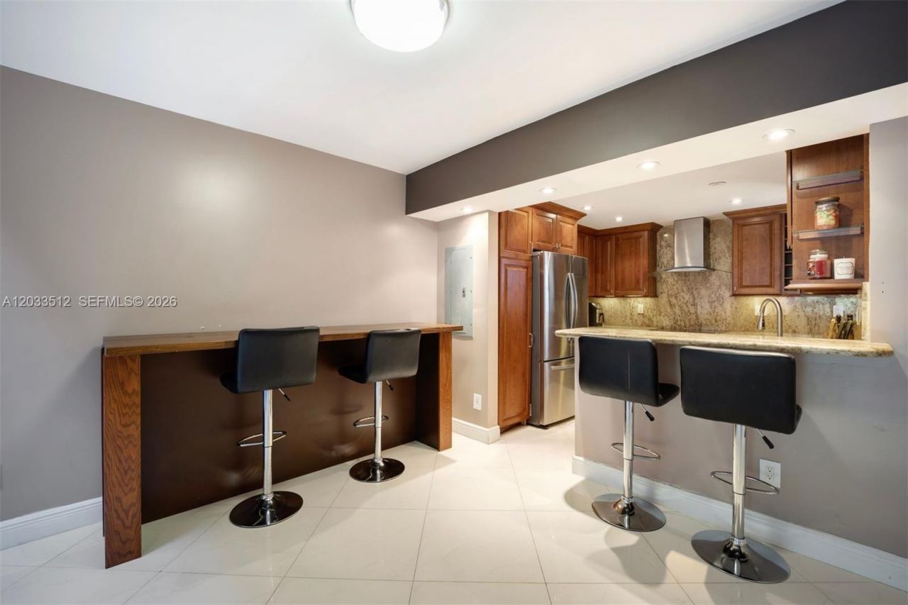317 Poinciana Dr , Unit 807, Sunny Isles Beach, FL 33160 Photo