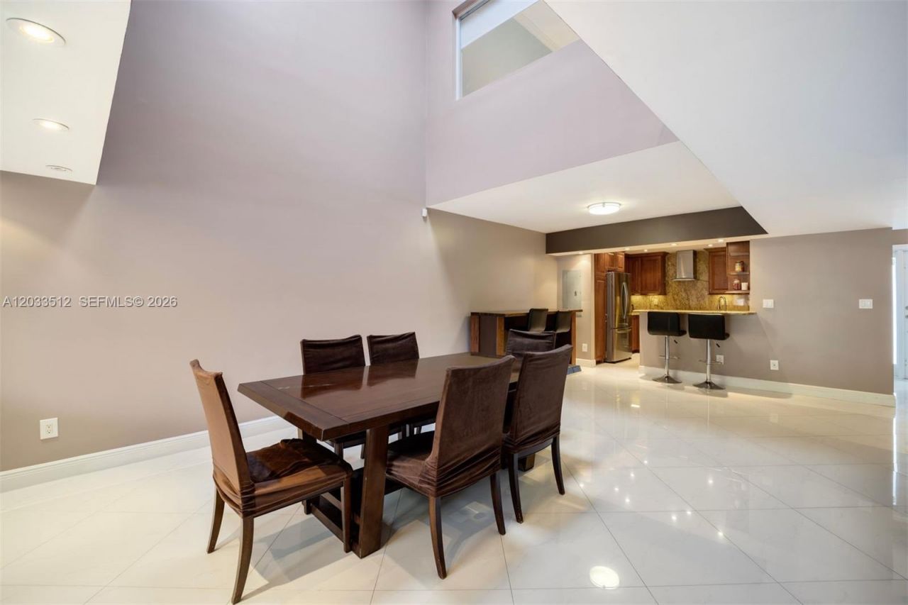 317 Poinciana Dr , Unit 807, Sunny Isles Beach, FL 33160 Photo