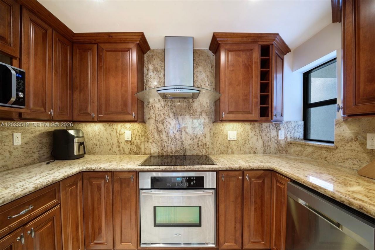 317 Poinciana Dr , Unit 807, Sunny Isles Beach, FL 33160 Photo