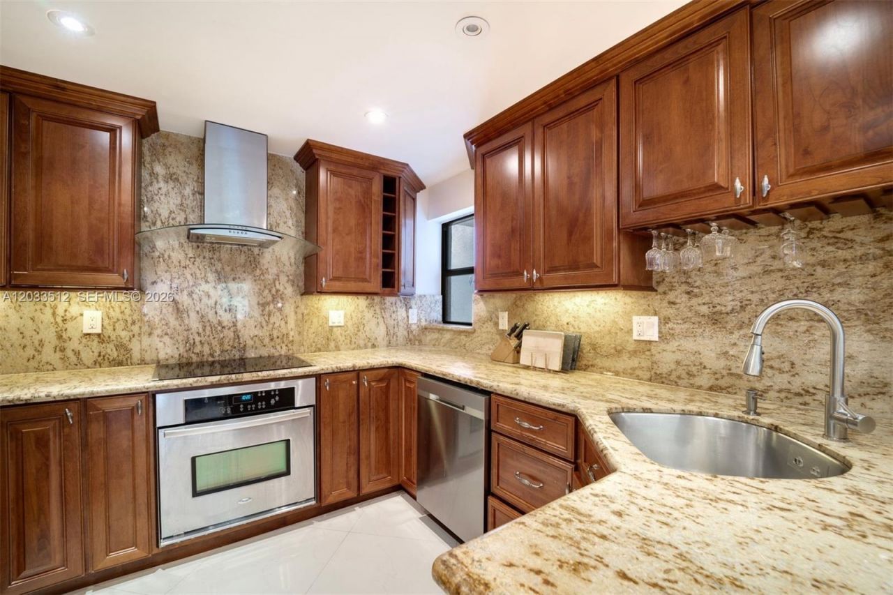 317 Poinciana Dr , Unit 807, Sunny Isles Beach, FL 33160 Photo