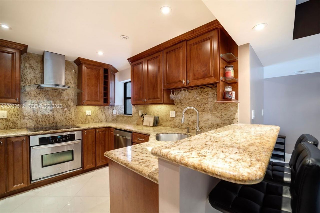 317 Poinciana Dr , Unit 807, Sunny Isles Beach, FL 33160 Photo