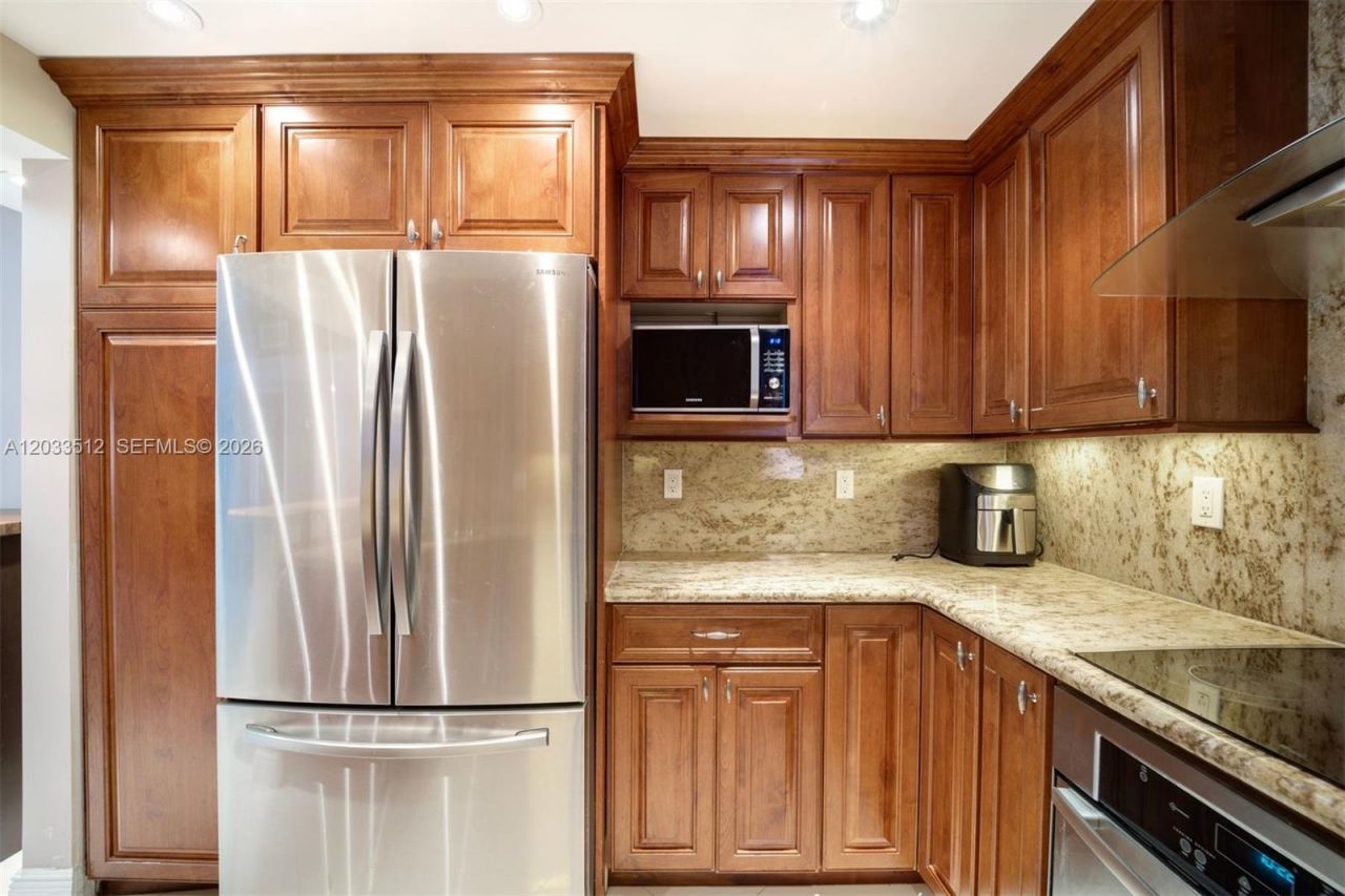 317 Poinciana Dr , Unit 807, Sunny Isles Beach, FL 33160 Photo