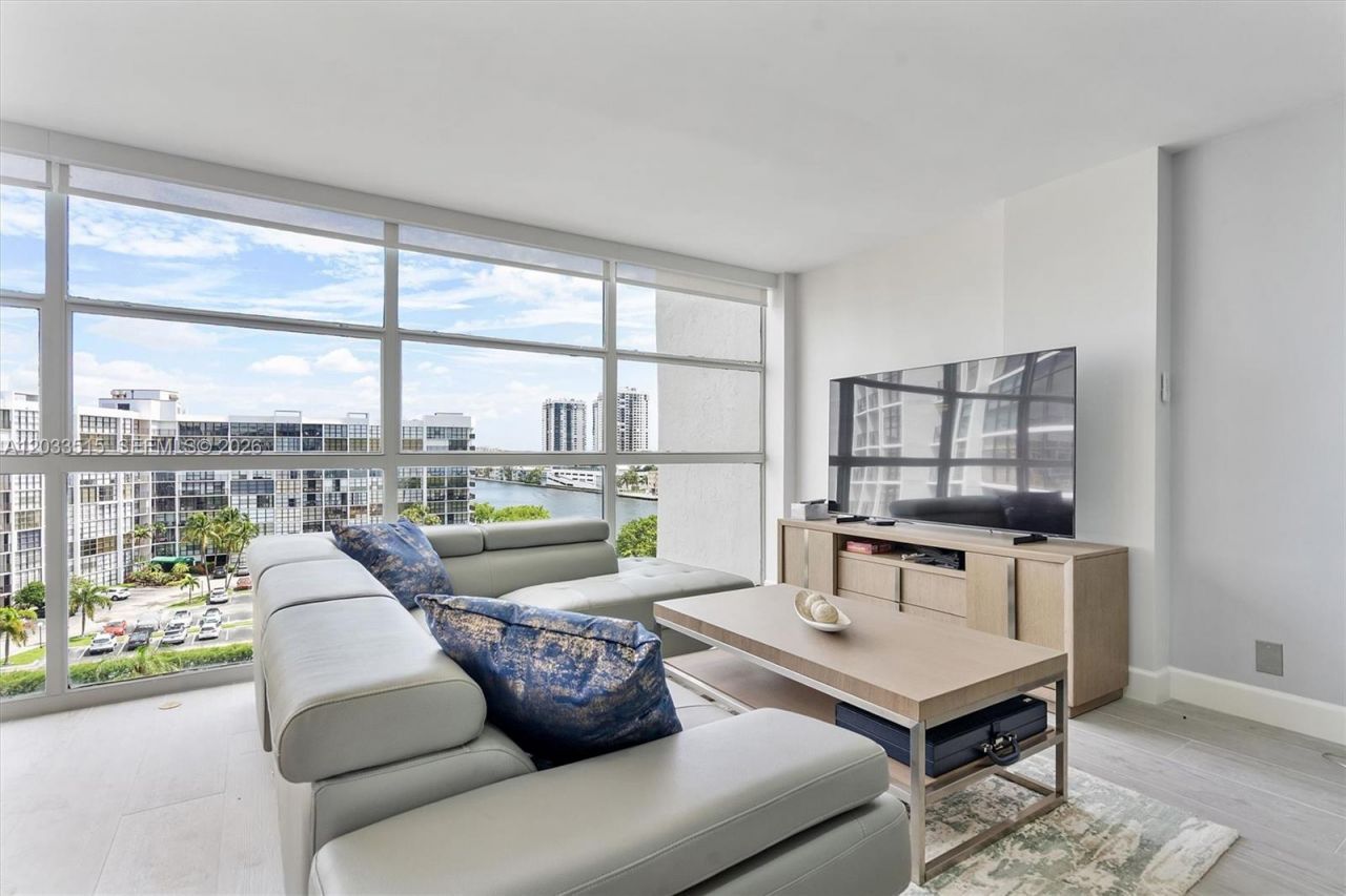 600 Parkview Dr , Unit 815, Hallandale Beach, FL 33009 Photo