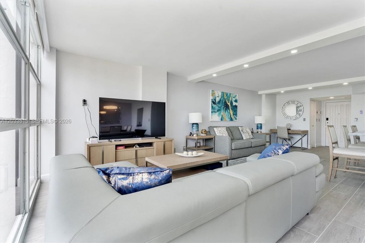 600 Parkview Dr , Unit 815, Hallandale Beach, FL 33009 Photo
