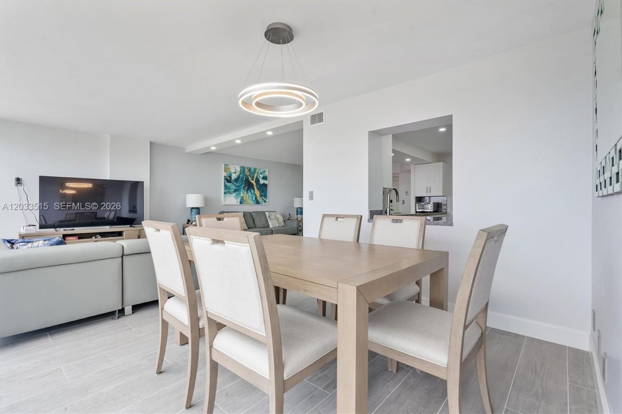 600 Parkview Dr , Unit 815, Hallandale Beach, FL 33009 Photo