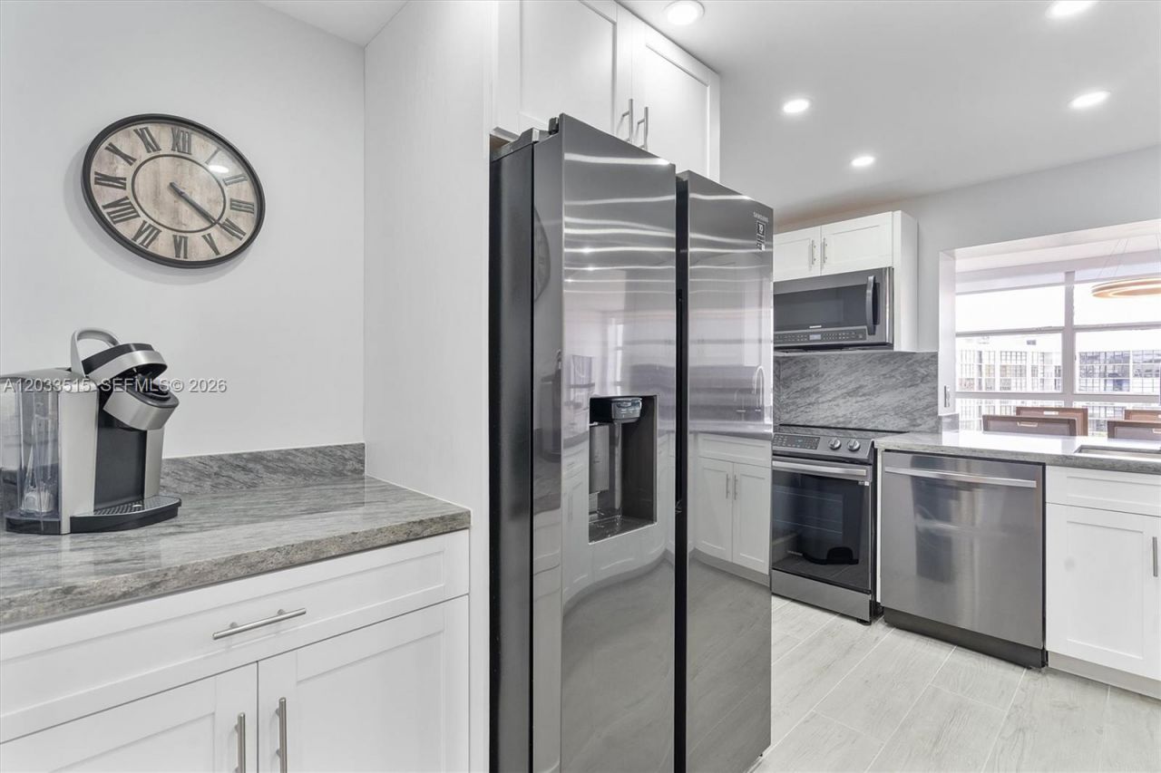 600 Parkview Dr , Unit 815, Hallandale Beach, FL 33009 Photo