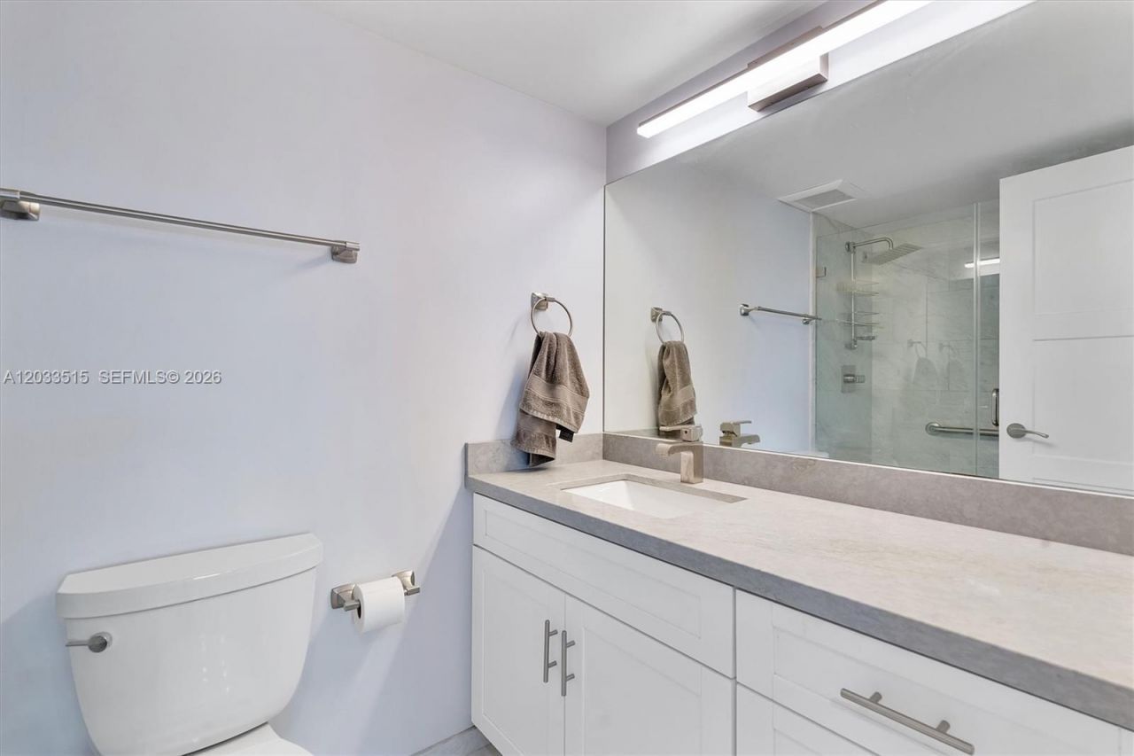 600 Parkview Dr , Unit 815, Hallandale Beach, FL 33009 Photo