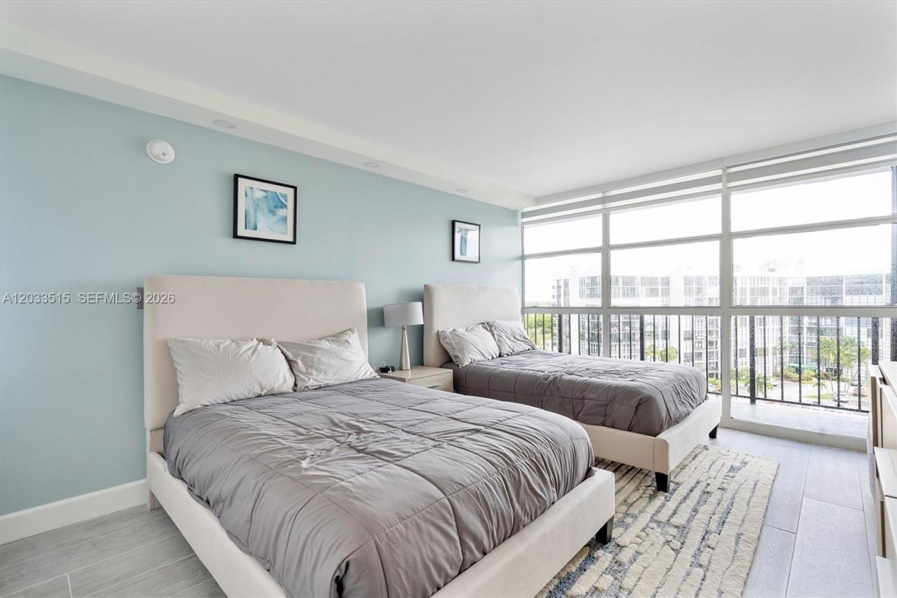 600 Parkview Dr , Unit 815, Hallandale Beach, FL 33009 Photo