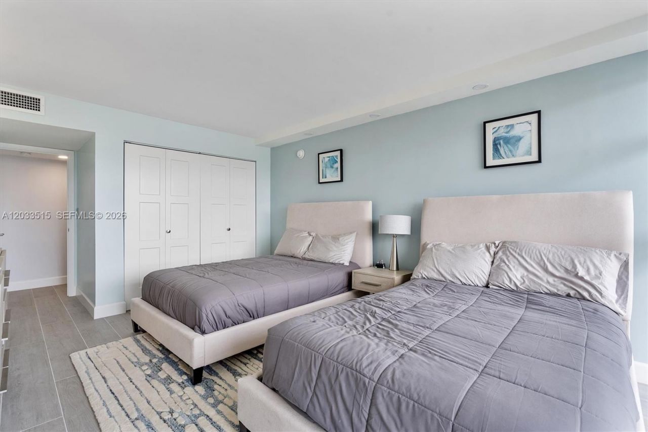 600 Parkview Dr , Unit 815, Hallandale Beach, FL 33009 Photo