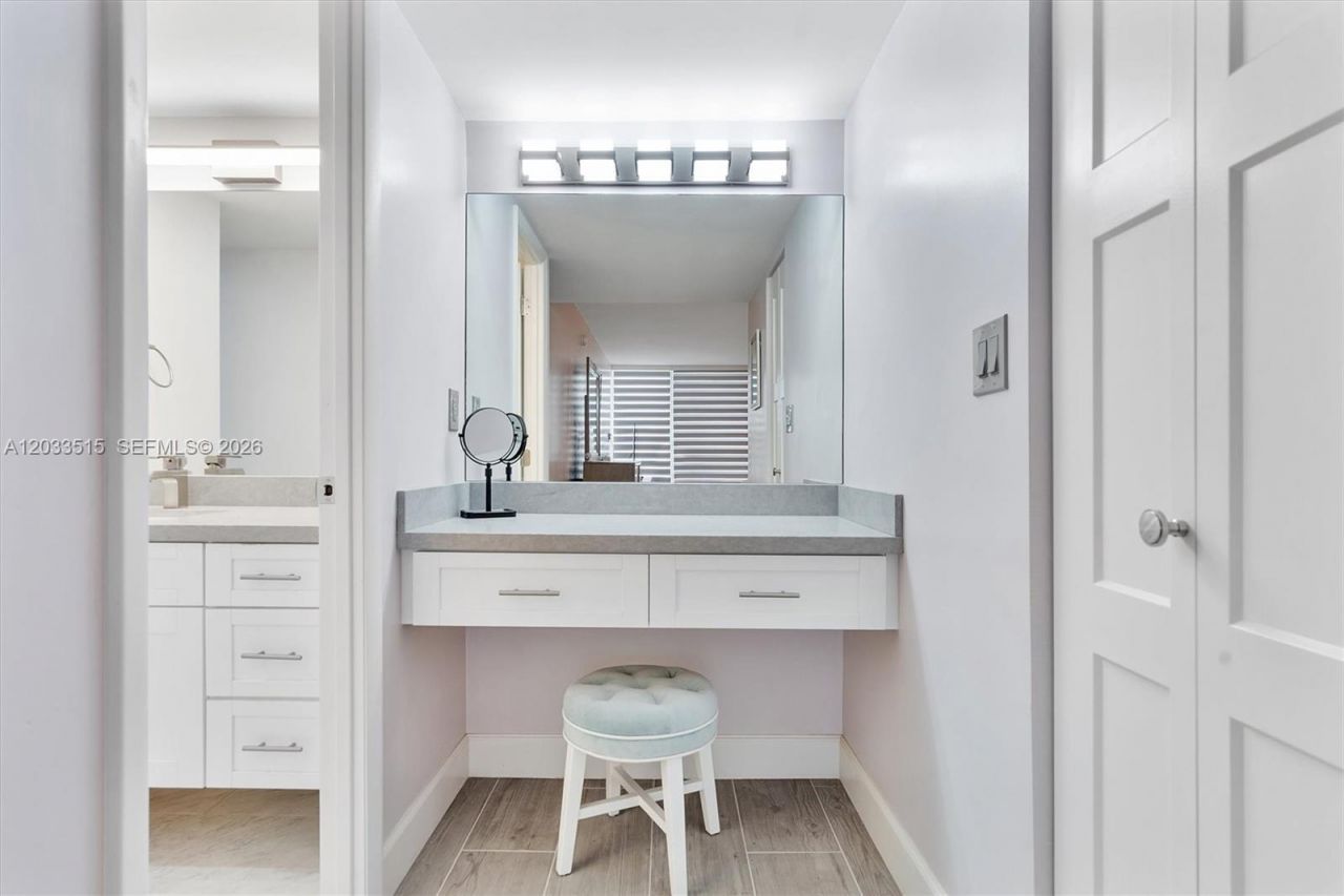 600 Parkview Dr , Unit 815, Hallandale Beach, FL 33009 Photo