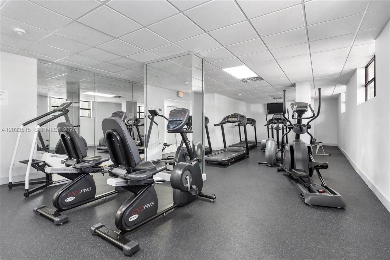 600 Parkview Dr , Unit 815, Hallandale Beach, FL 33009 Photo
