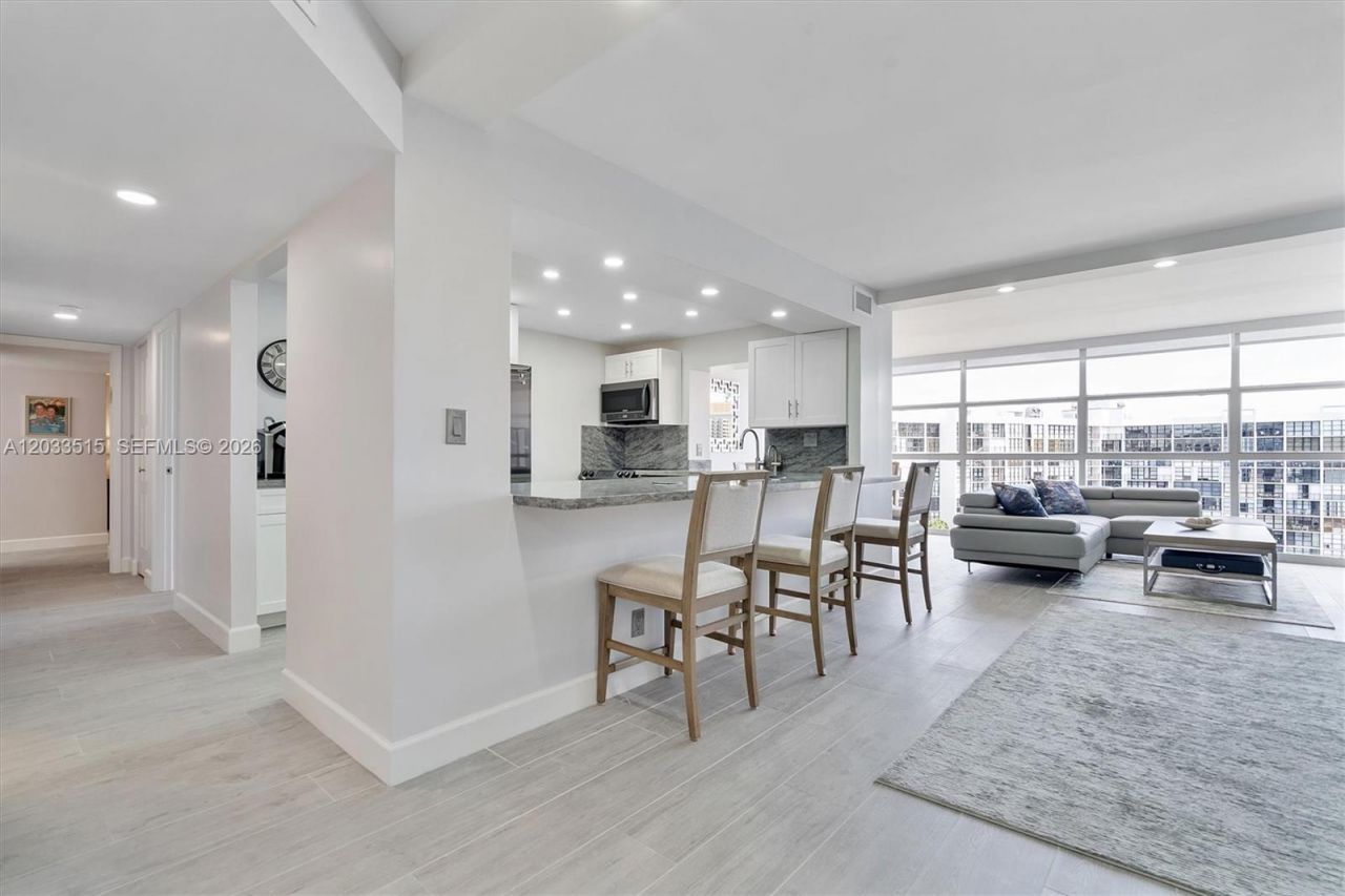600 Parkview Dr , Unit 815, Hallandale Beach, FL 33009 Photo
