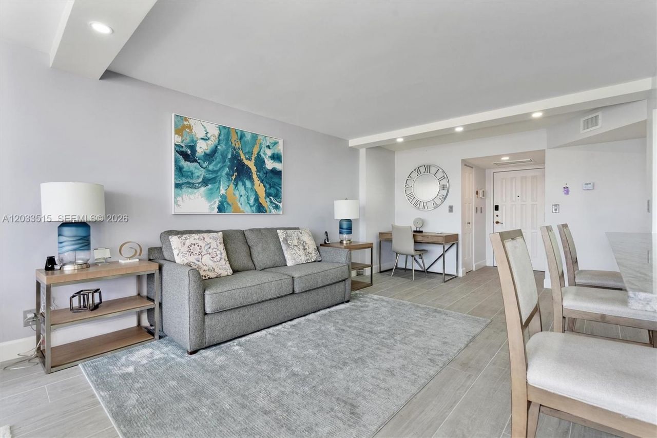 600 Parkview Dr , Unit 815, Hallandale Beach, FL 33009 Photo