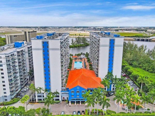 5091 NW 7th St , Unit 906, Miami, FL 33126