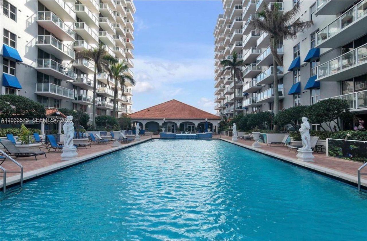 5091 NW 7th St , Unit 906, Miami, FL 33126 Photo