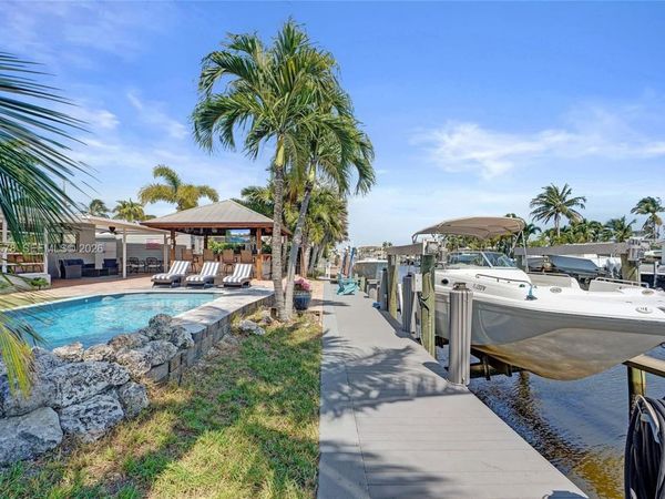 200 SE 3rd St , Pompano Beach, FL 33060
