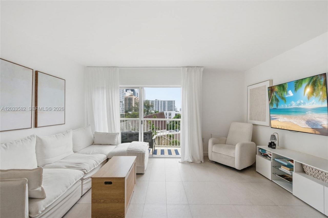 17800 Atlantic Blvd , Unit PH3, Sunny Isles Beach, FL 33160 Photo