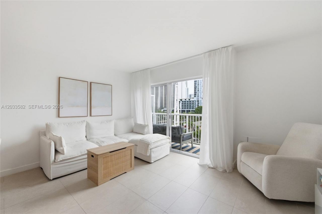 17800 Atlantic Blvd , Unit PH3, Sunny Isles Beach, FL 33160 Photo