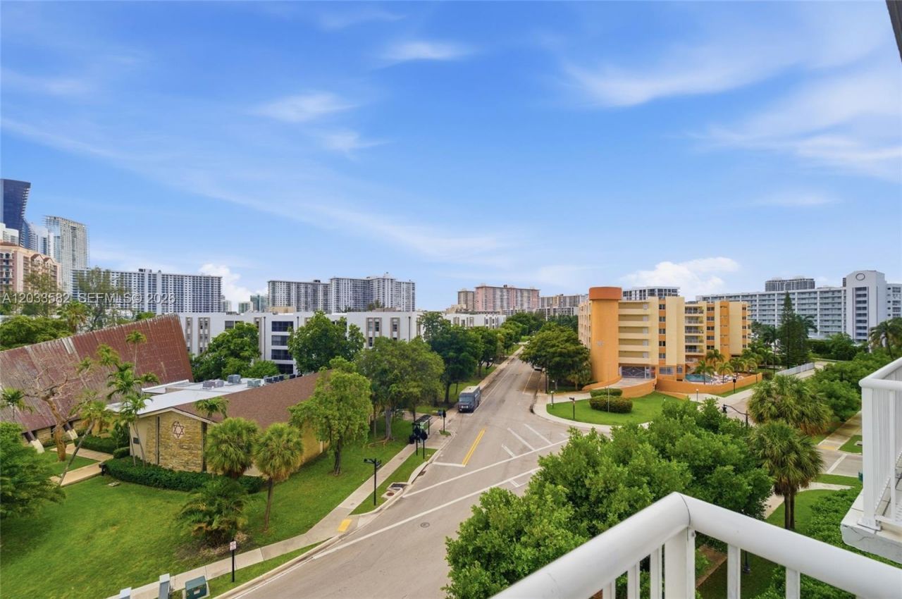 17800 Atlantic Blvd , Unit PH3, Sunny Isles Beach, FL 33160 Photo